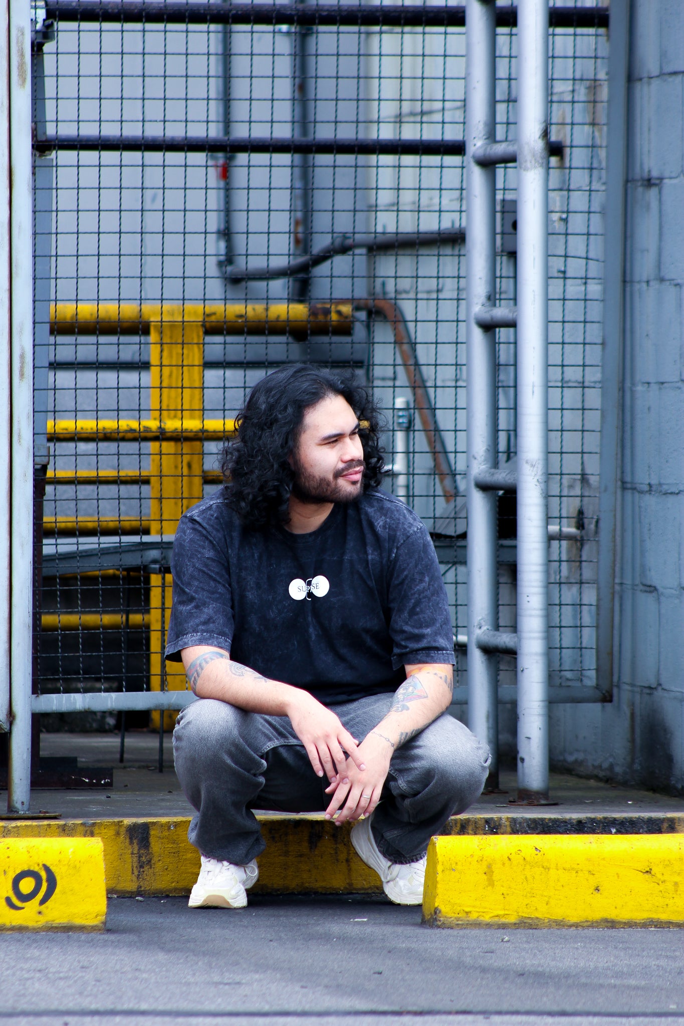 La primera acid wash gris