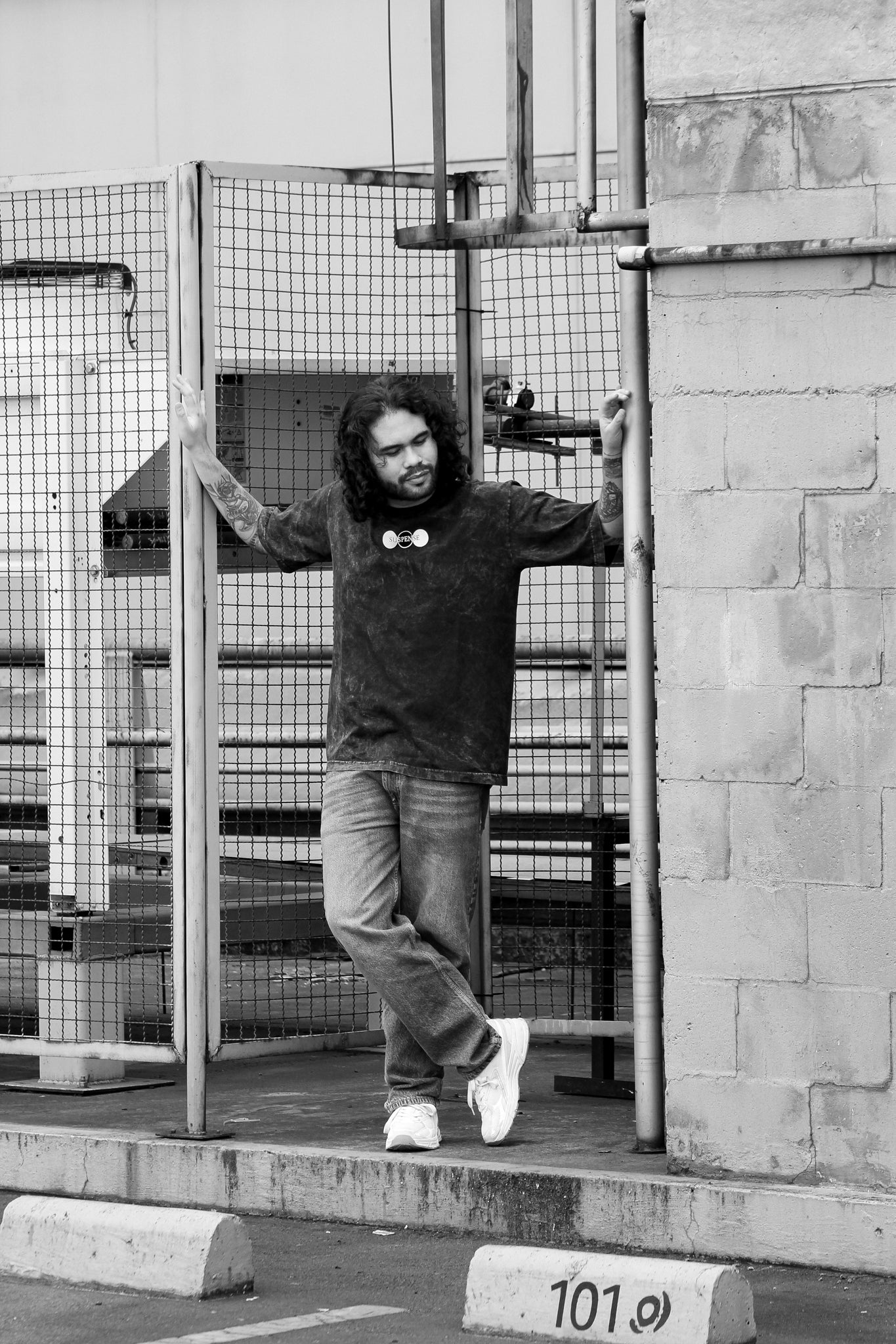 La primera acid wash gris